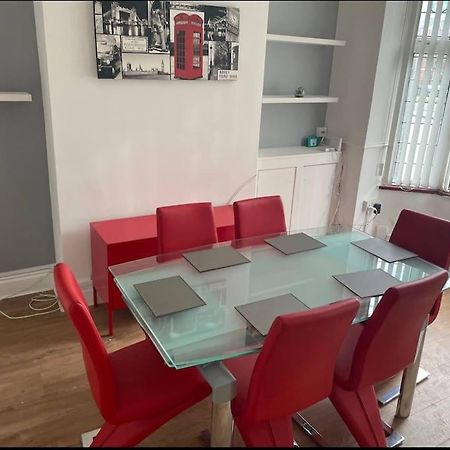 Wv1 Budget Contractor Stays- 5 Beds - Discounts Ok 울버햄프턴 외부 사진