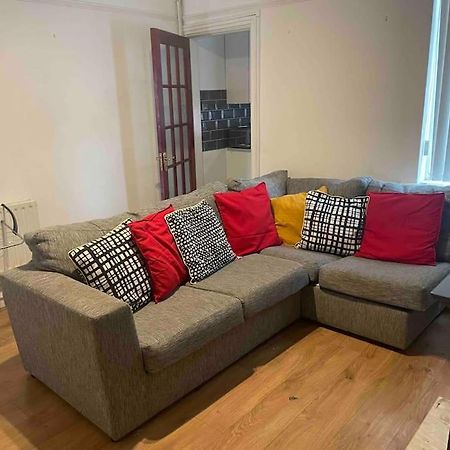 Wv1 Budget Contractor Stays- 5 Beds - Discounts Ok 울버햄프턴 외부 사진